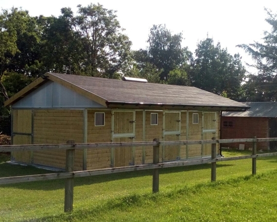 BOX EXTÉRIEUR AVEC COULOIR AU FOND