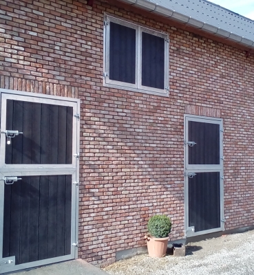 Porte battante à double vantaux