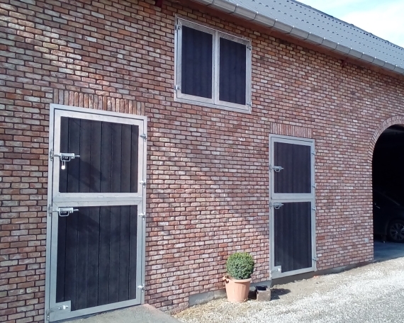 Porte battante à double vantaux